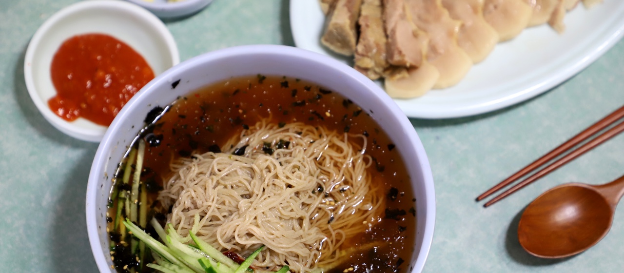 [12:30 P.M] 장원막국수, 얇은 메밀면을 쫄깃한 편육과 싸먹는 부여 막국수 맛집 image