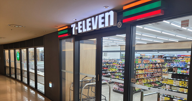 롯데리조트 부여 세븐일레븐 - 간단한 생활용품을 비롯해 먹거리를 구매할 수 있는 편의 시설입니다.